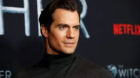 quien-es-henry-cavill-y-como-se-ha-convertido-en-la-estrella-del-momento.webp