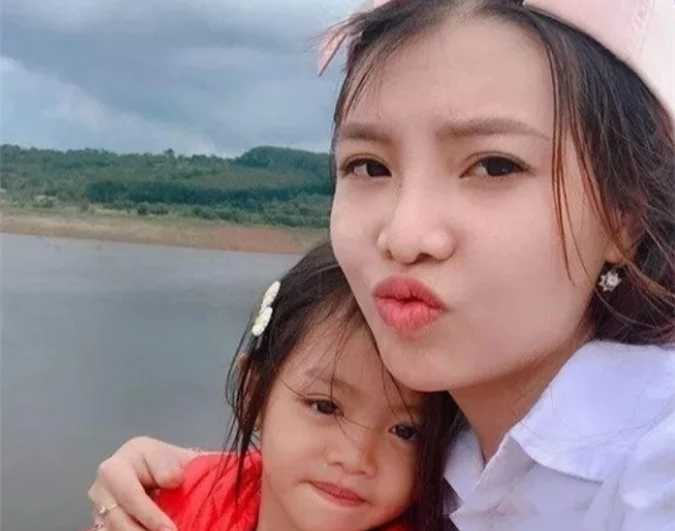 A young Vietnamese girl who spent huge sums of money on plastic surgery to marry a rich second generation and was dumped after marriage and giving birth