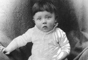 Adolf-Hitler-als-baby.jpg