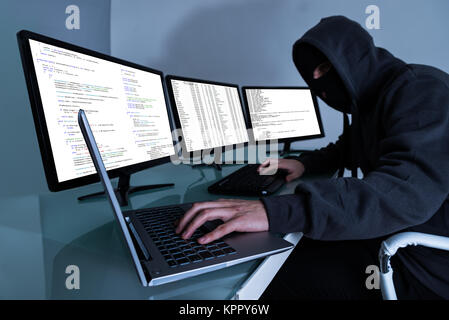 hacker-stealing-data-on-multiple-computers-kppy6w.jpg