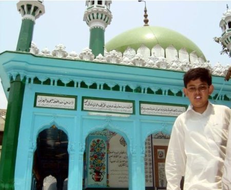 shrine_shah_daula.jpg