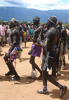 220px-Peace_agreement_dancers_in_Kapoeta%2C_Sudan.jpg