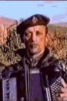 tenor.gif