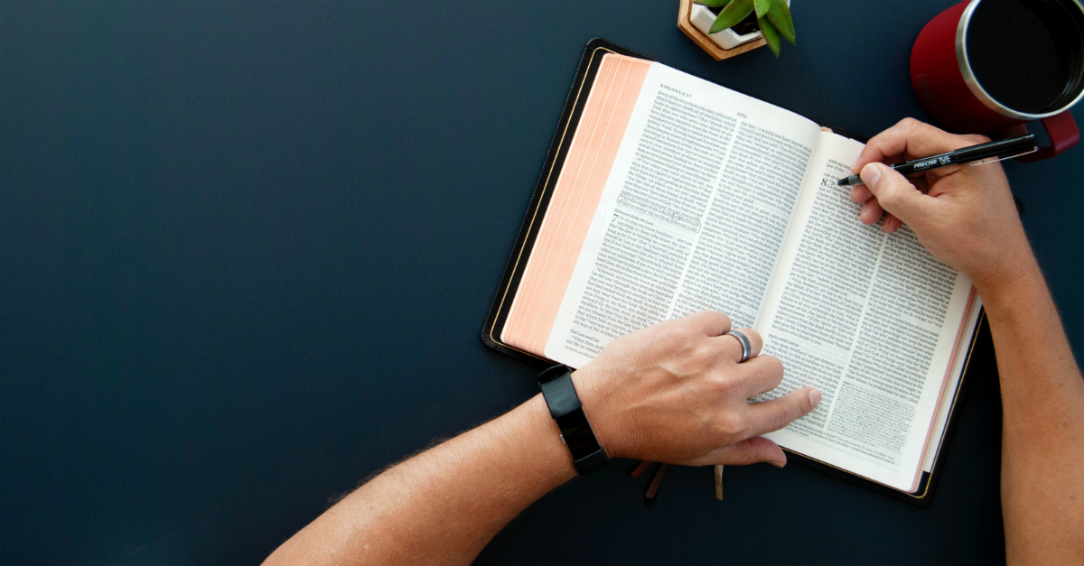 www.biblestudytools.com