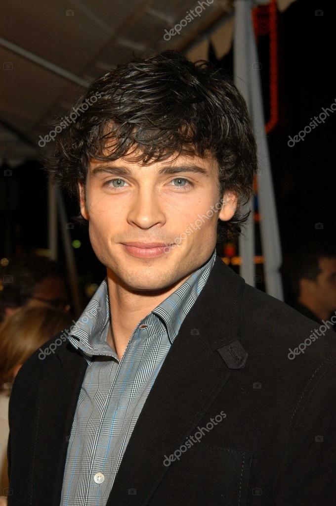 depositphotos_17629065-stock-photo-tom-welling.jpg