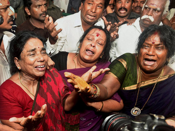 29-aiadmk-supporters.jpg