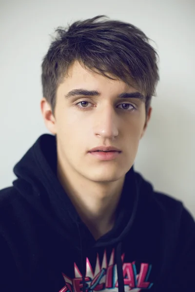 depositphotos_75375637-portrait-of-handsome-guy.jpg