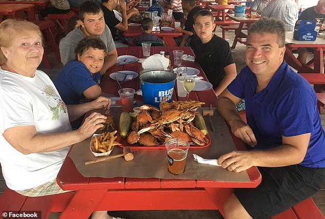 57826369-10823305-Payton_Gendron_left_rear_dining_on_steam_crabs_with_his_brothers-a-102_1652749071200.jpg