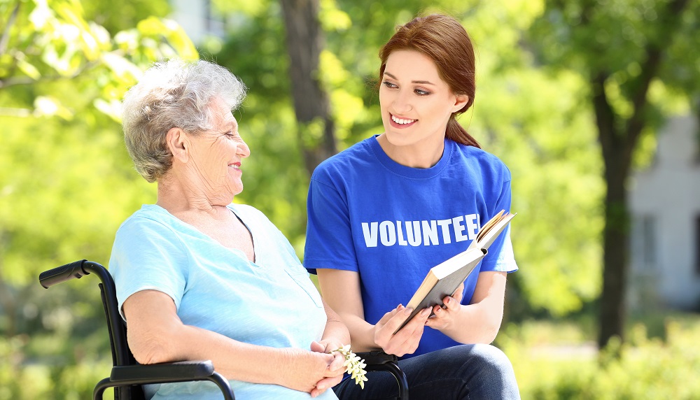 volunteer-senior-living.jpg