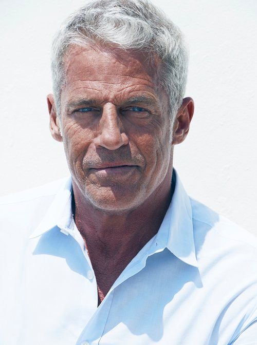 8124ed44cc61777c4f0ccce3d21807fe--grey-hair-men-gray-hair.jpg