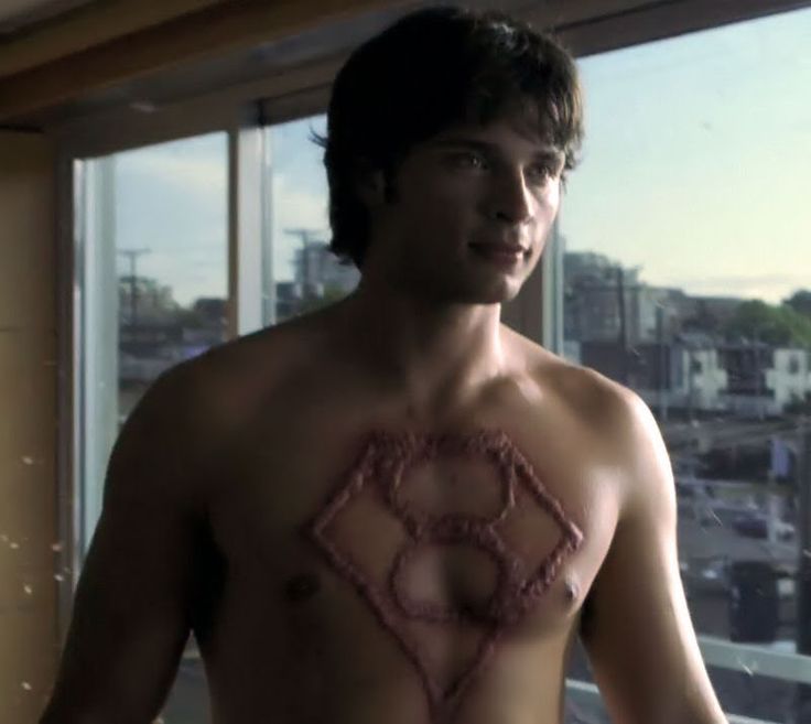 TOM WELLING ! SHIRTLESS ! HE KNOW WHO HE IS !