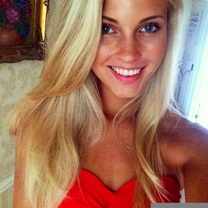 151371532056749143emilie-voe-selfie.med.png