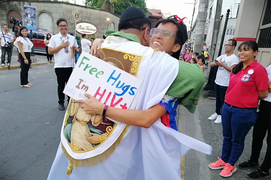 20181205-free-hugs_1.jpg