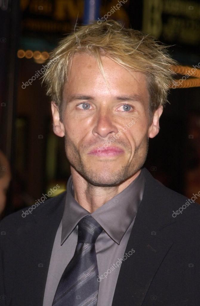 depositphotos_17903451-stock-photo-guy-pearce.jpg