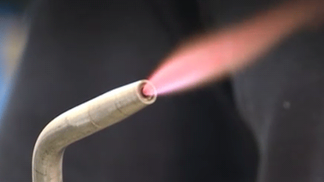 Uma chama que usa apenas água como combustível