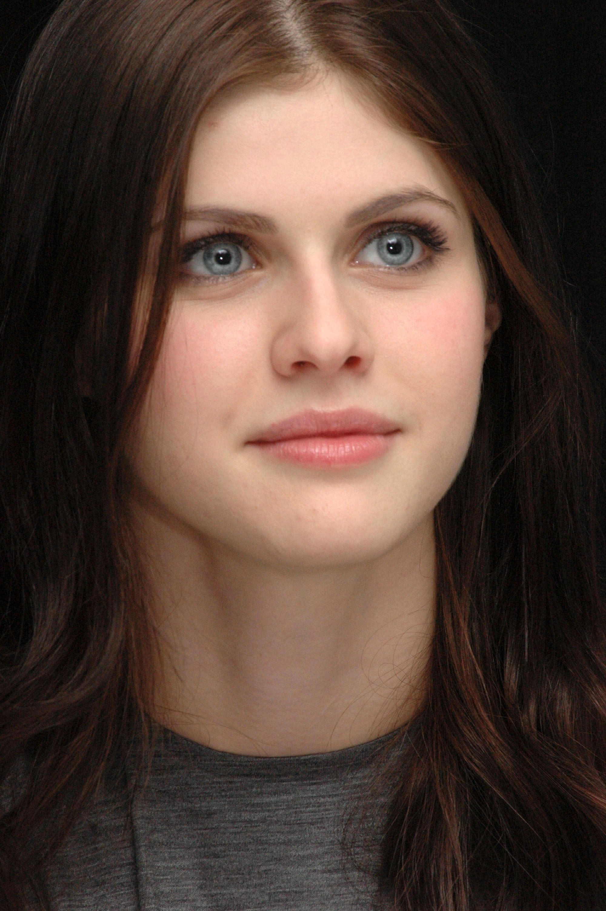 Alexandra Daddario Photo Call for the movie Percy Jackson and the Olympians  The Lightning Thief | Alexandra daddario, Alexandra daddario images,  D'addario