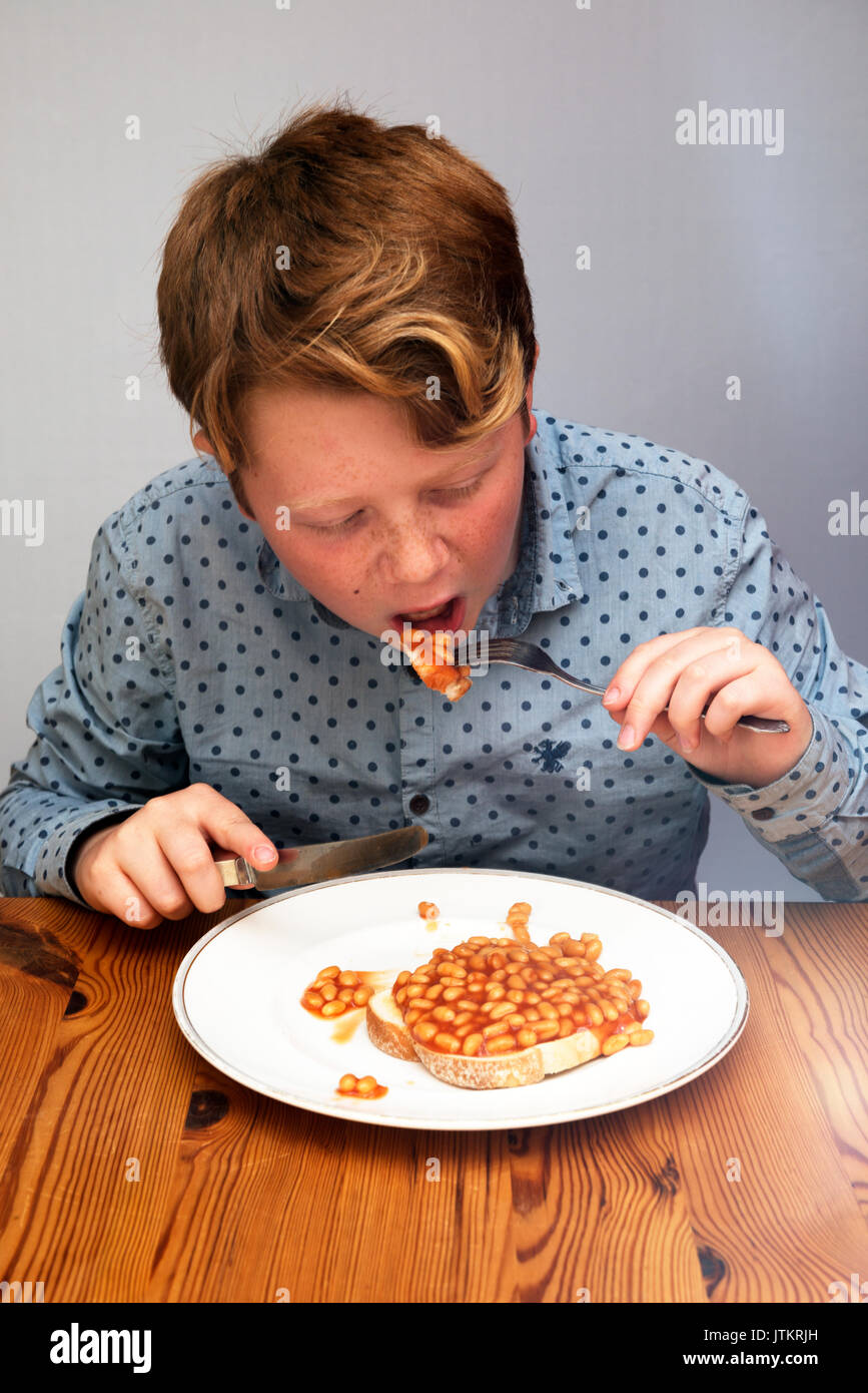 boy-eating-beans-on-toast-JTKRJH.jpg