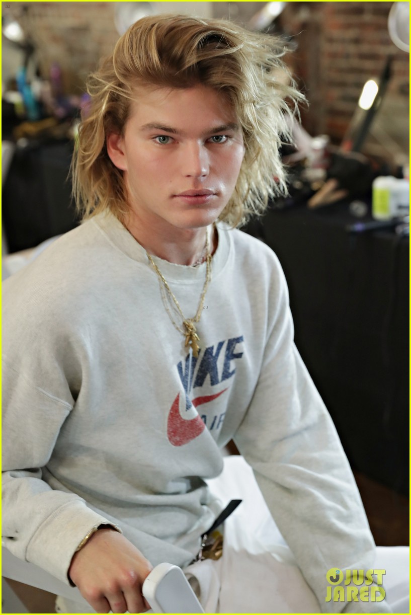 Jordan Barrett, Sara Sampaio & Hailey Baldwin Look Fierce at Zadig &  Voltaire NYFW Show: Photo 1110112 | 2017 New York Fashion Week September,  Hailey Baldwin, Jordan Barrett, Sara Sampaio Pictures | Just Jared Jr.