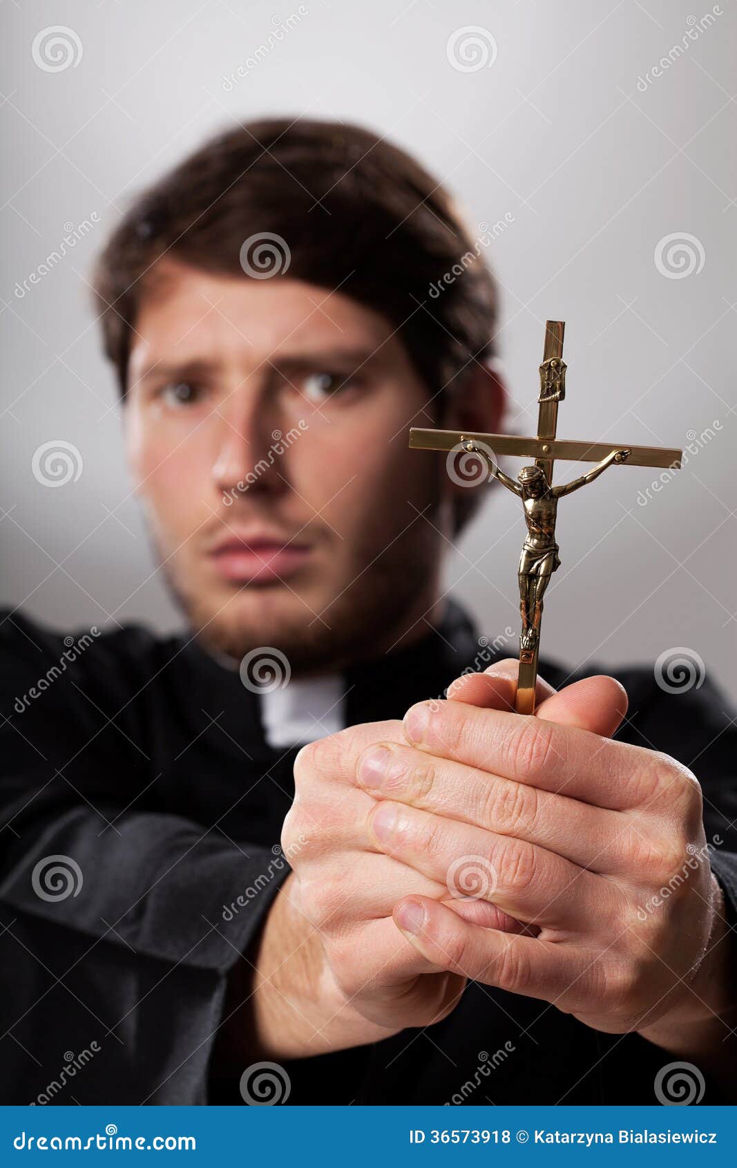 exorcist-crucifix-holding-making-his-prayers-36573918.jpg