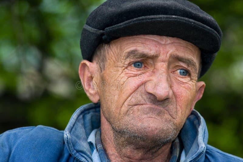 sad-old-man-14233733.jpg