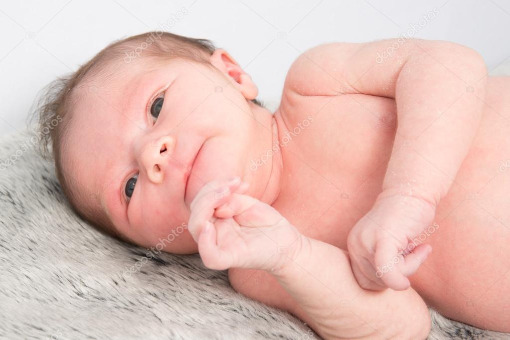 depositphotos_73662307-stock-photo-newborn-caucasian-baby.jpg