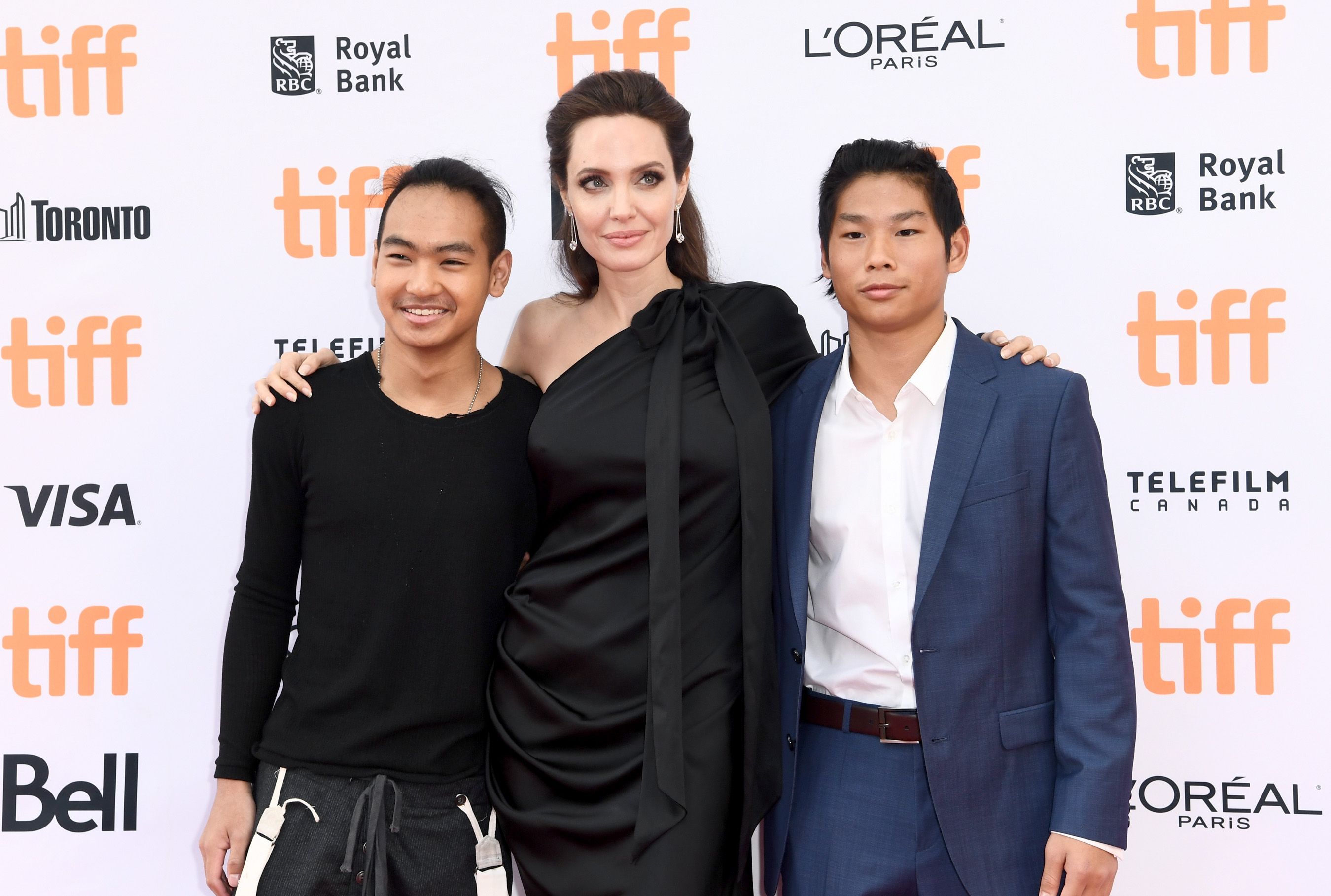 1505297676-maddox-angelina-jolie.jpg