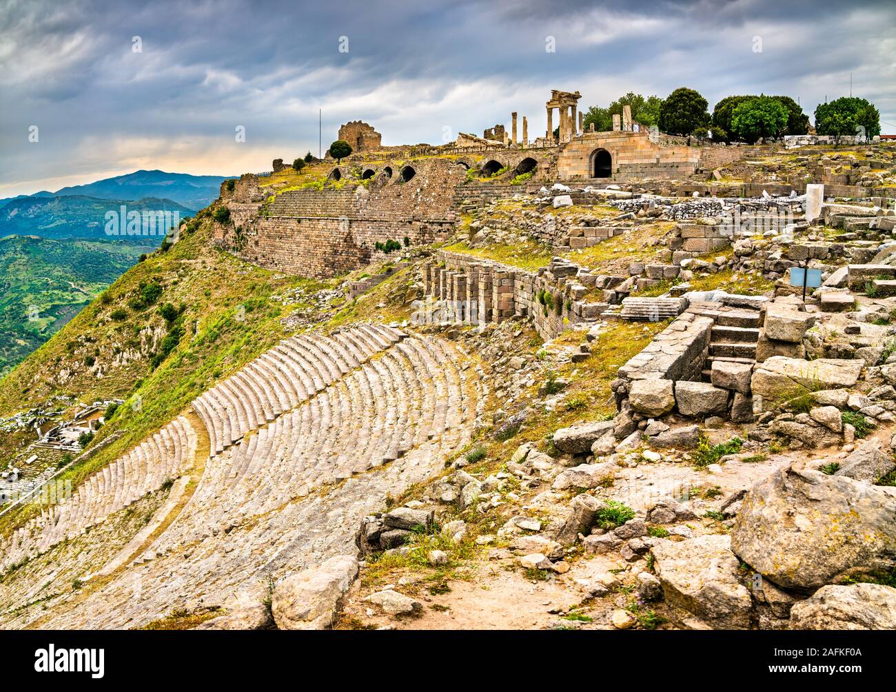 ruins-of-the-ancient-city-of-pergamon-in-turkey-2AFKF0A.jpg