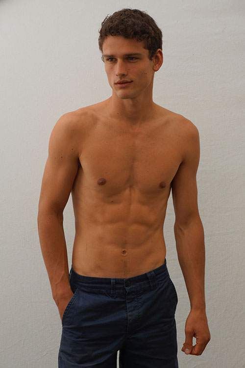Simon-Nessman-gay-love-41277003-500-750.jpg
