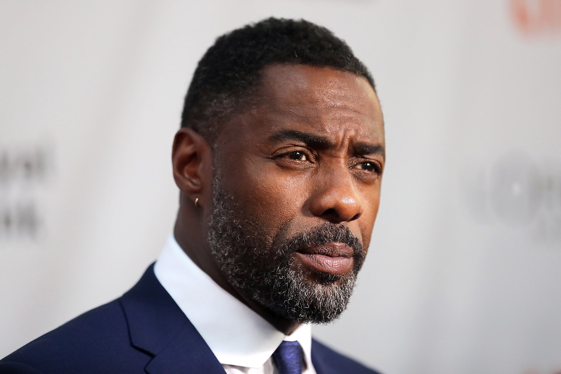 idris-elba-grooming-gq-3.jpg