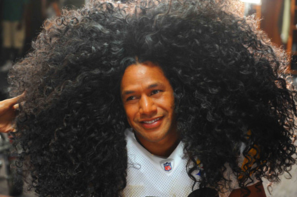 troypolamalu_head-and-shoulders_on-set.jpg