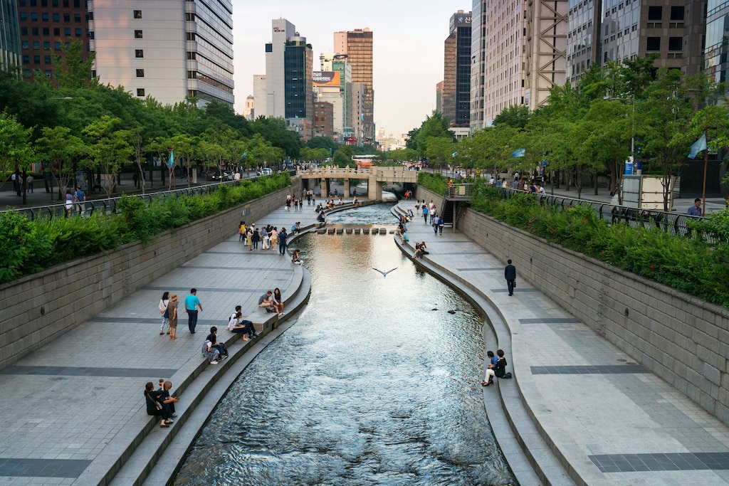 cheonggyecheon-stream-seoul.jpg