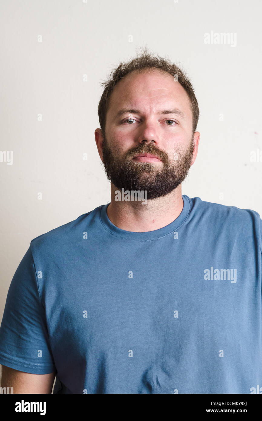 bearded-man-headshot-portrait-M0Y98J.jpg