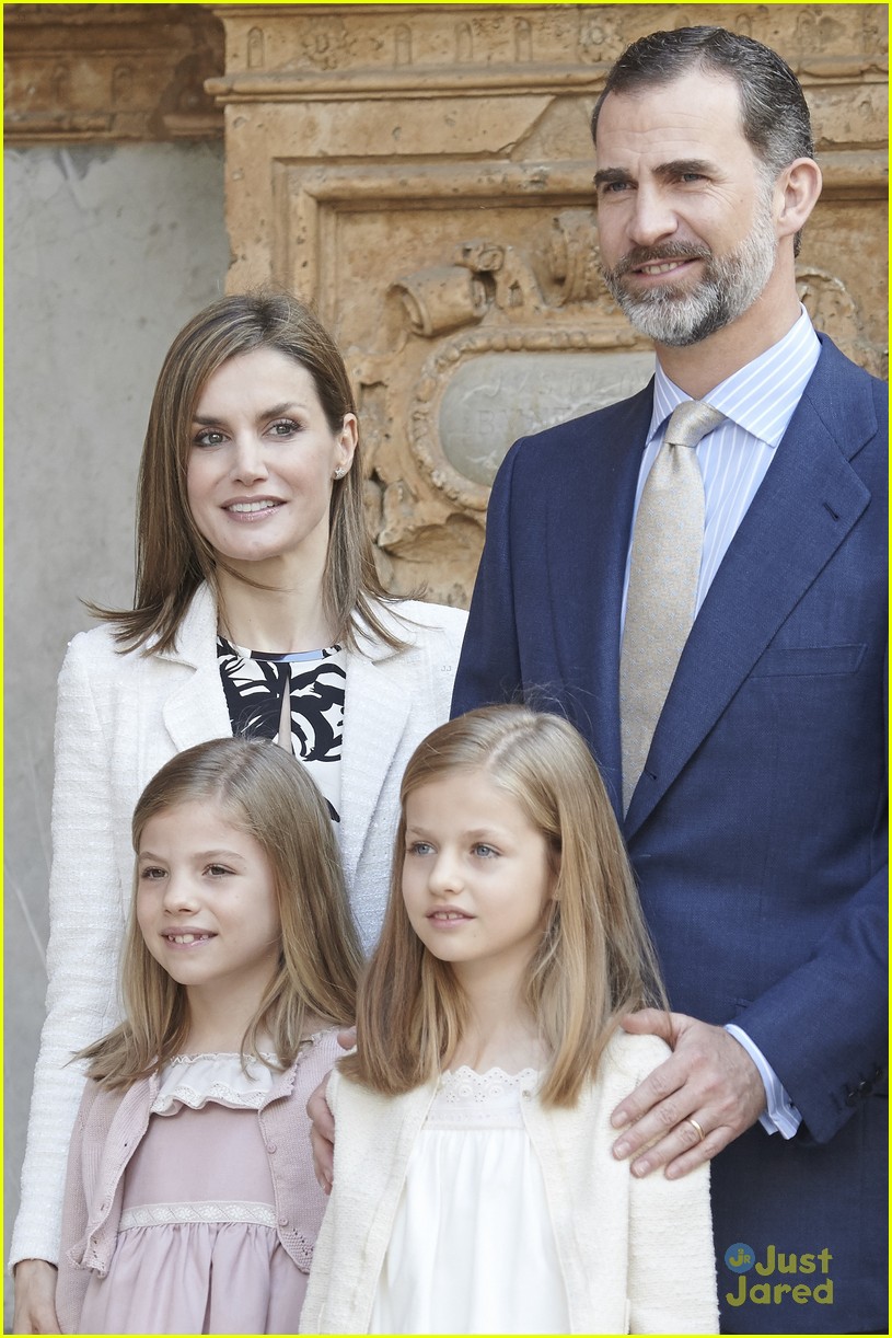 princess-leonor-sofia-spain-easter-mass-02.jpg