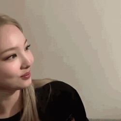 twice-disappearing-reaction-nayeon-xj160fix1s56z9ru.gif