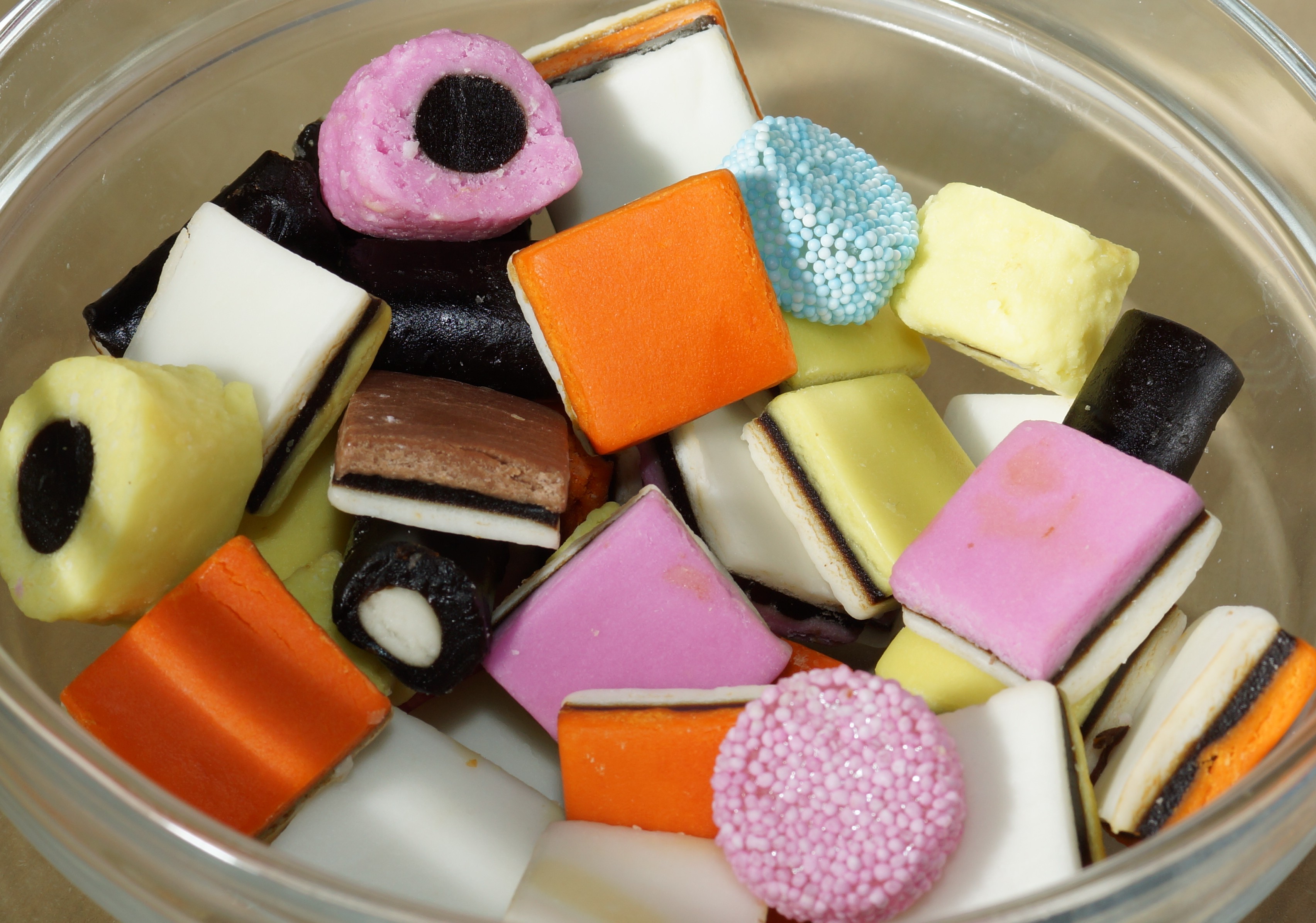 Liquorice_Allsorts_in_a_glass_bowl.jpg