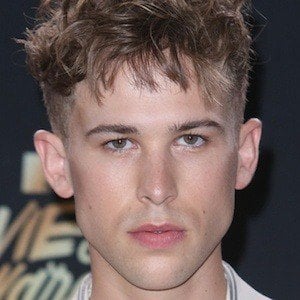 Tommy Dorfman - Age, Family, Bio | Famous Birthdays