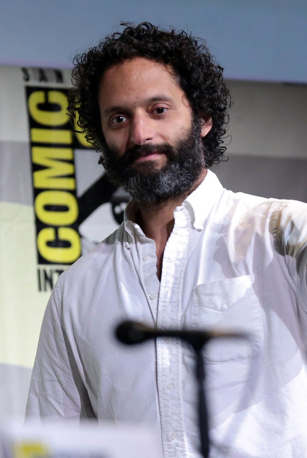 1024px-Jason_Mantzoukas_%2827974248644%29_%28cropped%29.jpg