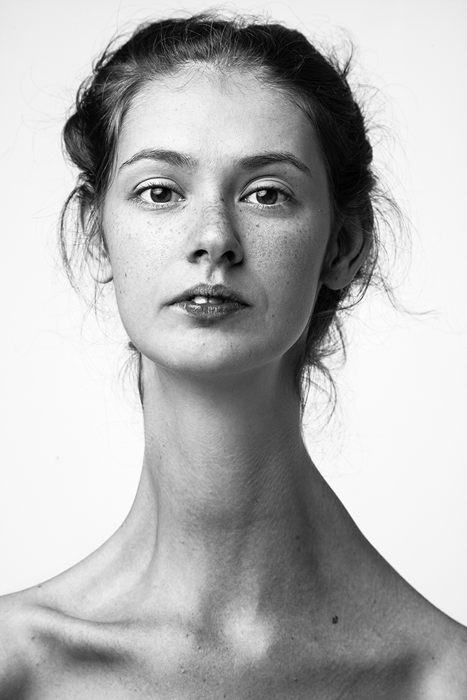 1542589208fq83tshestakov_mikhail_girl_with_a_long_neck.jpg