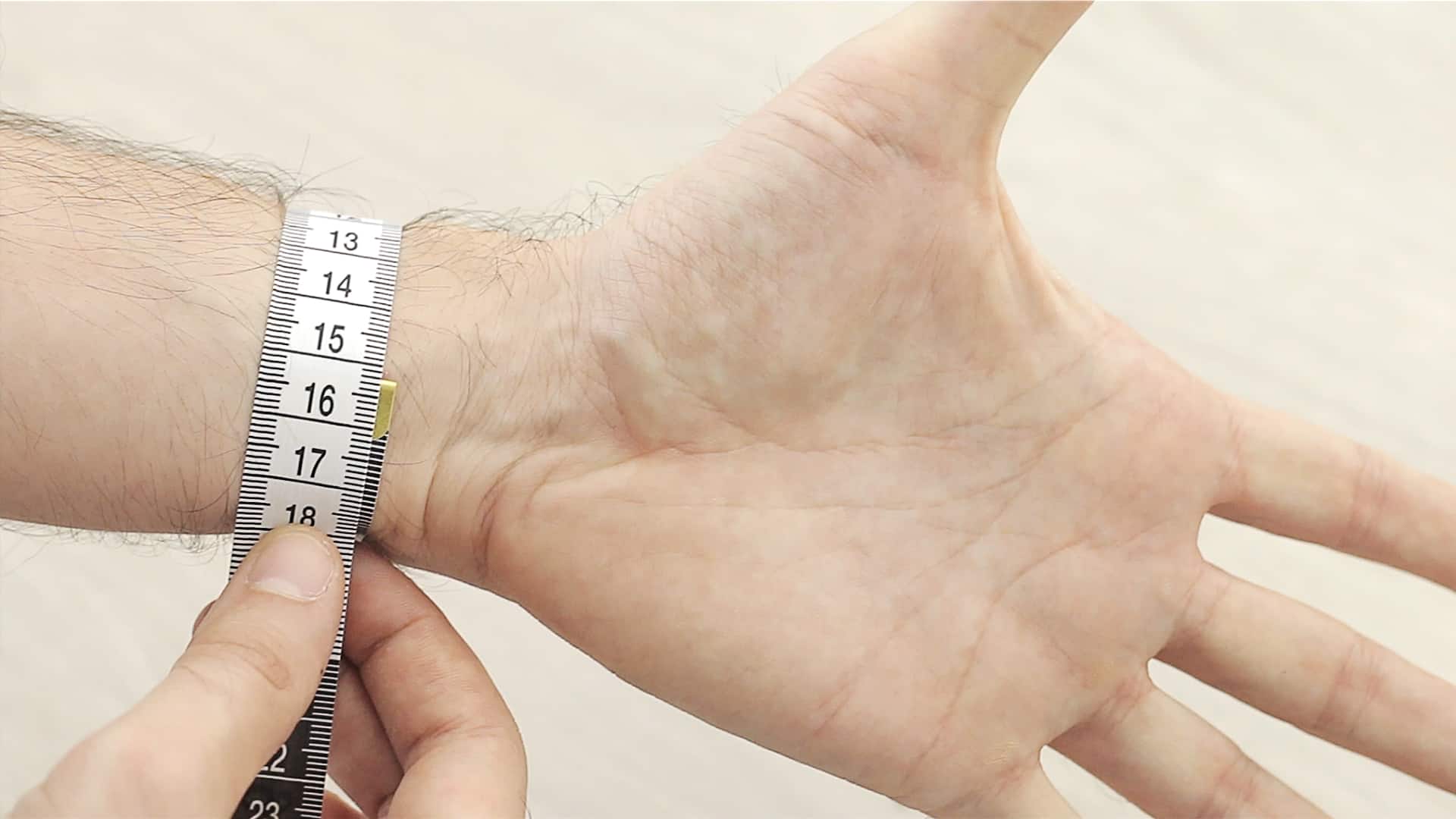 how-to-measure-your-wrist-size-1.jpg