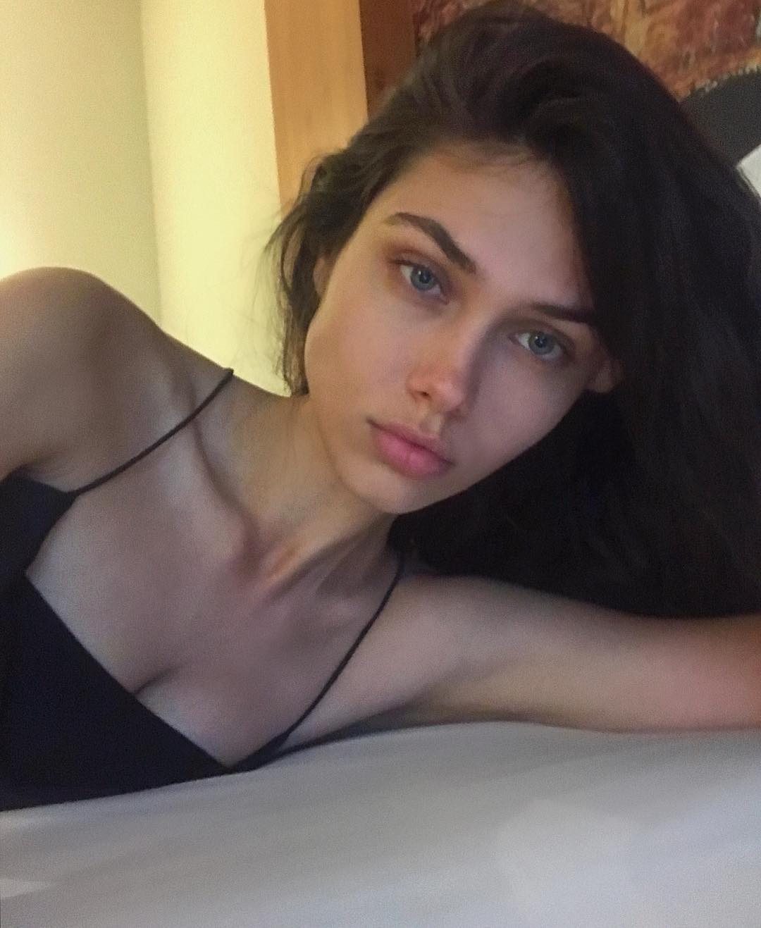 1080full-vika-bronova.jpg