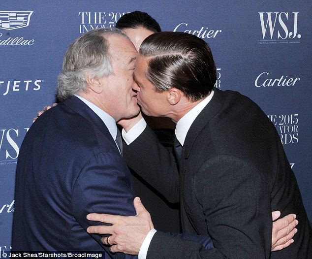 25c60ad53f1597a56bf47f4e1e9de362--a-kiss-brad-pitt.jpg