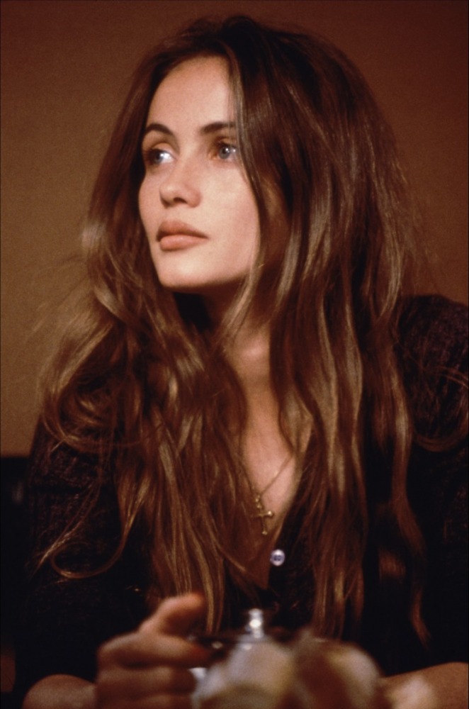 662full-emmanuelle-b%C3%A9art.jpg