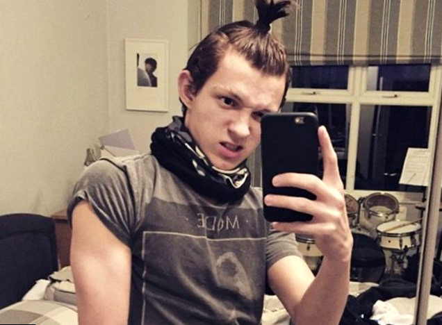 Tom-Holland-manbun-selfie.jpg