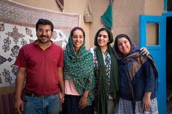 Iran-Taft-Zoroastrian-Family-600x400.jpg