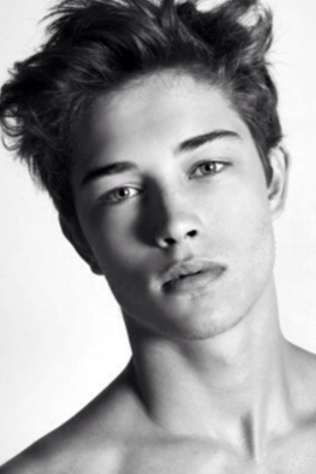 59b5f198f6938cf8d2ab8246d622c2c0--fransisco-lachowski-beautiful-boys.jpg