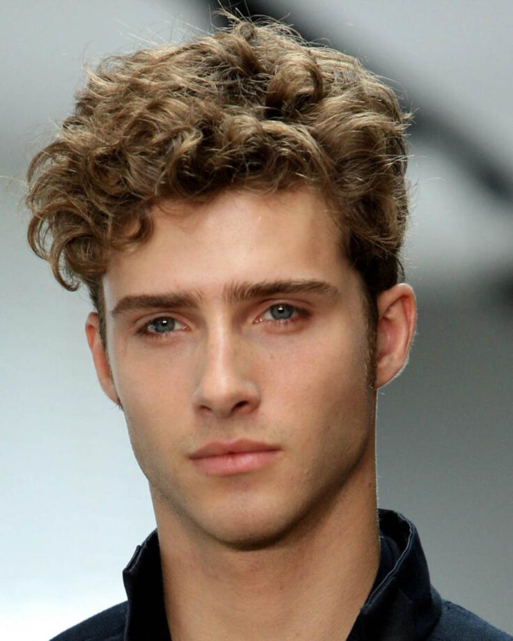 curly-hairstyles-men-5-of-16-736x920.jpg