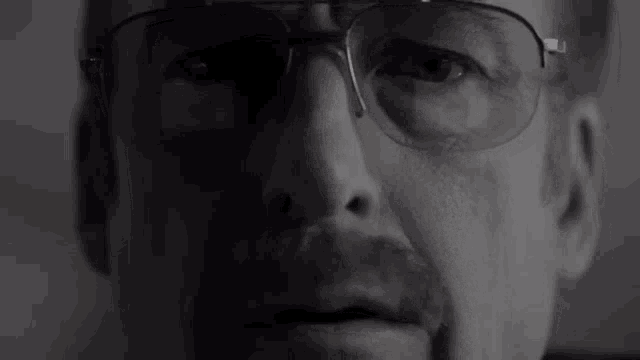 3504451_con-man-from-albuquerque-saul-goodman_1.gif
