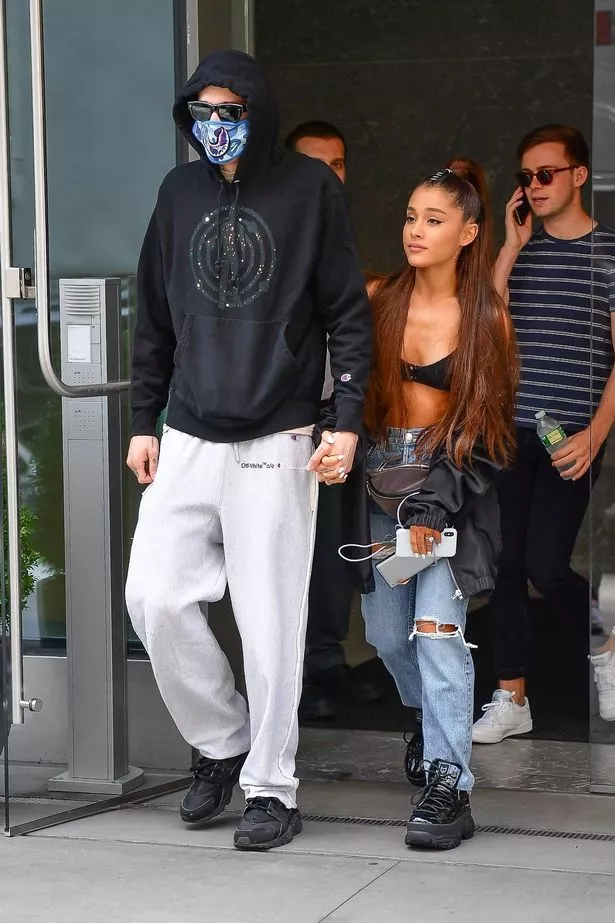 PAY-EXCLUSIVE-Ariana-Grande-and-Pete-Davidson-lock-lips-in-NY.jpg