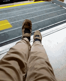 feets-dangle.gif