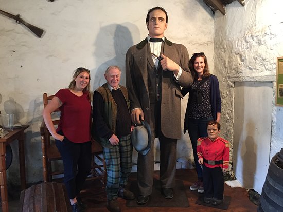 https://media-cdn.tripadvisor.com/media/photo-s/14/36/e1/9c/giant-angus-macaskill.jpg